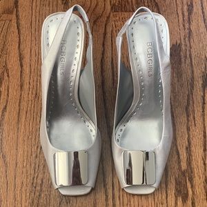 ❤️BCBG SILVER SLINGBACK SHOES - HIGH HEEL - PEEP TOE - SZ 7.5